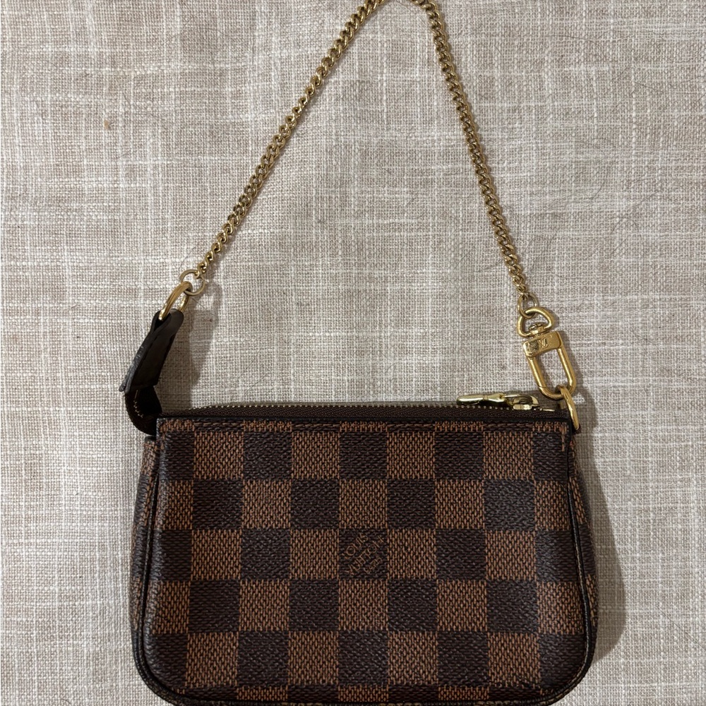 Louis Vuitton mini pochette